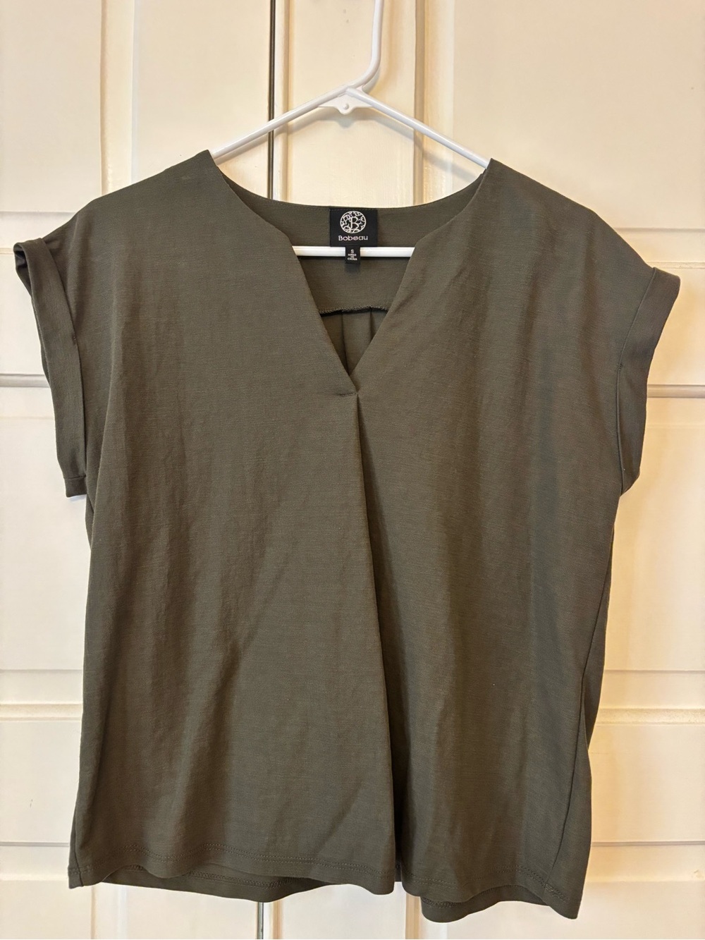 bobeau Olive V-Neck Cap Sleeve Top